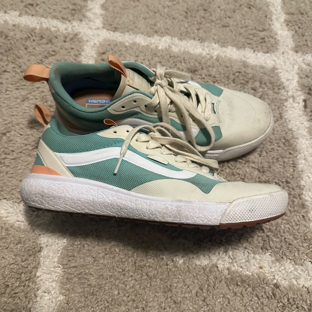 Vans Ultrarange EXO. Women’s 8- Men’s 6.5.